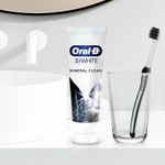 Creme-Dental-Oral-B-3D-White-Mineral-Clean-Fresh-Mint-102g