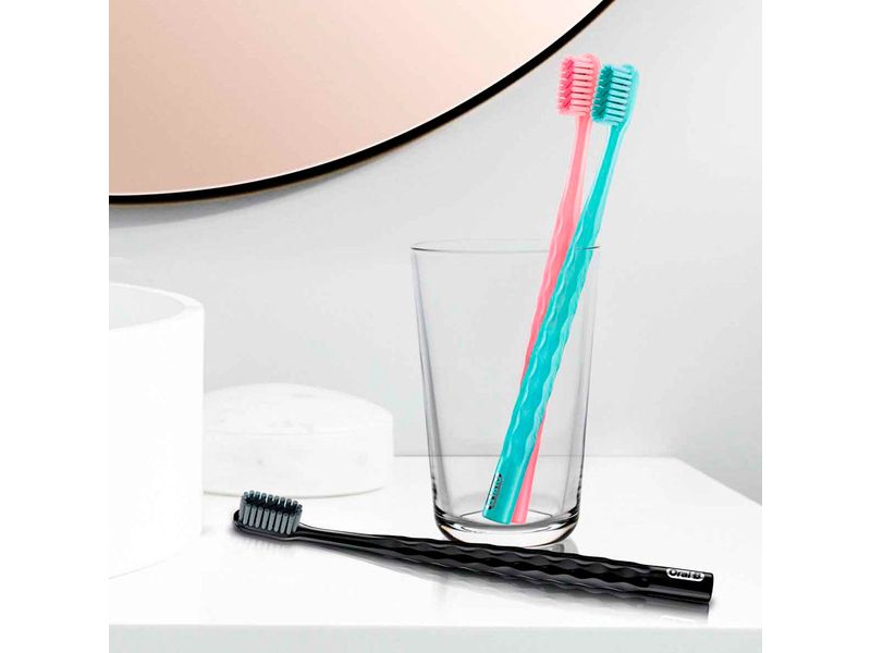Escova-Dental-Oral-B-Iconic-Premium-Ultra-Soft-3-Unidades