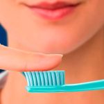 Escova-Dental-Oral-B-Iconic-Premium-Ultra-Soft-3-Unidades