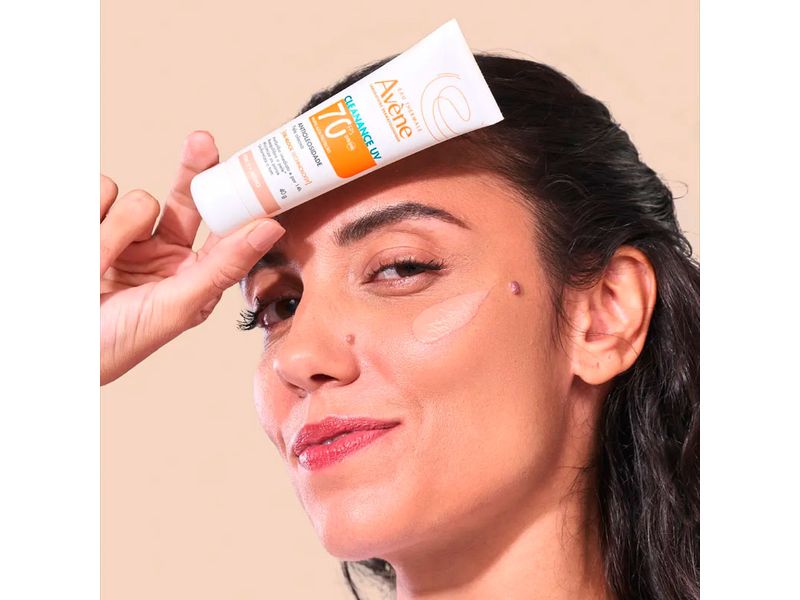 Protetor-Solar-Facial-Avene-Cleanance-UV-Antioleosidade-Cor-Medio-FPS70-40g