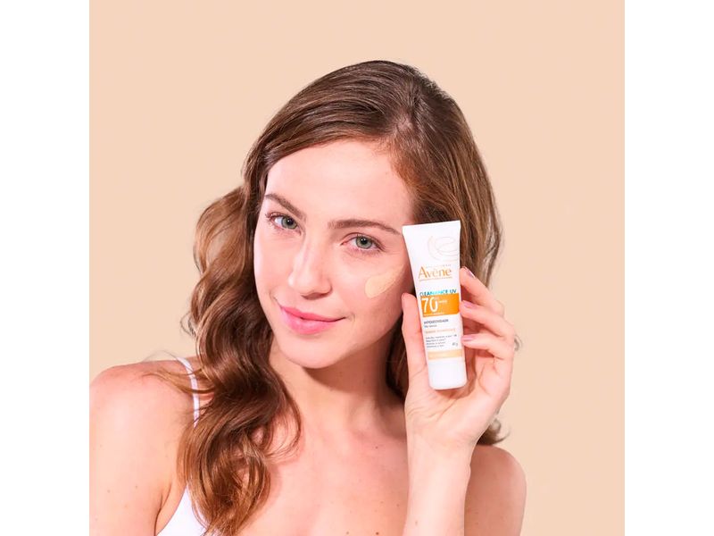 Protetor-Solar-Facial-Avene-Cleanance-UV-Antioleosidade-Cor-Claro-FPS70-40g