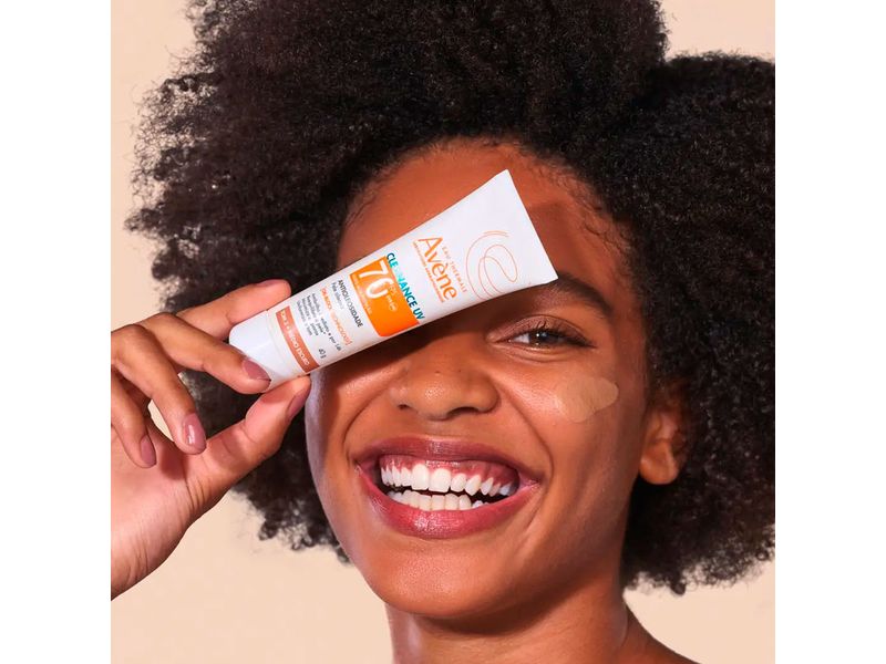 Protetor-Solar-Facial-Avene-Cleanance-UV-Antioleosidade-Cor-Medio-Escuro-FPS70-40g