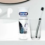 Creme-Dental-Oral-B-3D-White-Carvao-Mineral-Clean-70g