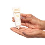 protetor-solar-facial-diario-cenoura-e-bronze-fps50-50g-farmacia-online-drogal