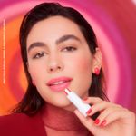 balm-labial-vult-fruit-tella-com-vitamina-e-cheirinho-de-bala-morango-com-creme-35g-farmacia-online-drogal