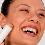 protetor-solar-facial-em-bastao-ollie-fps95-cor-30-15g-farmacia-online-drogal