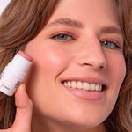 bastao-3-em-1-ollie-blush-batom-e-sombra-fps95-cor-rosa-45g-farmacia-online-drogal