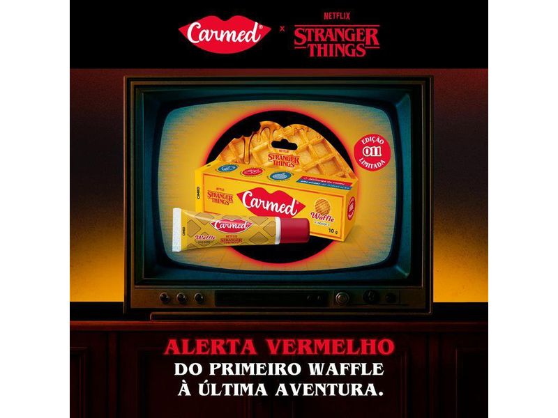 007-hidratante-labial-carmed-stranger-things-waffler-incolor-10g-farmacia-drogal-online